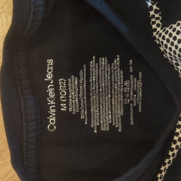 M Calvin Klein tee - Picture 2 of 3